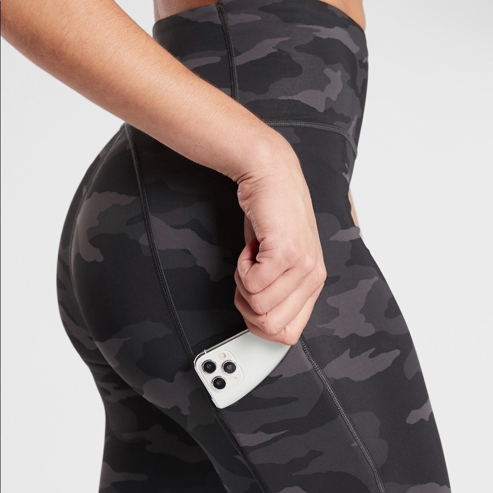 Athleta Ultimate Stash Pocket Camo 7/8 Tight Sz LP EUC - Picture 6 of 14